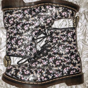 Doc Marten SIZE 8 Boots !!!